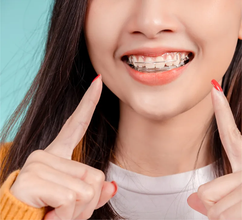 Paciente joven con brackets